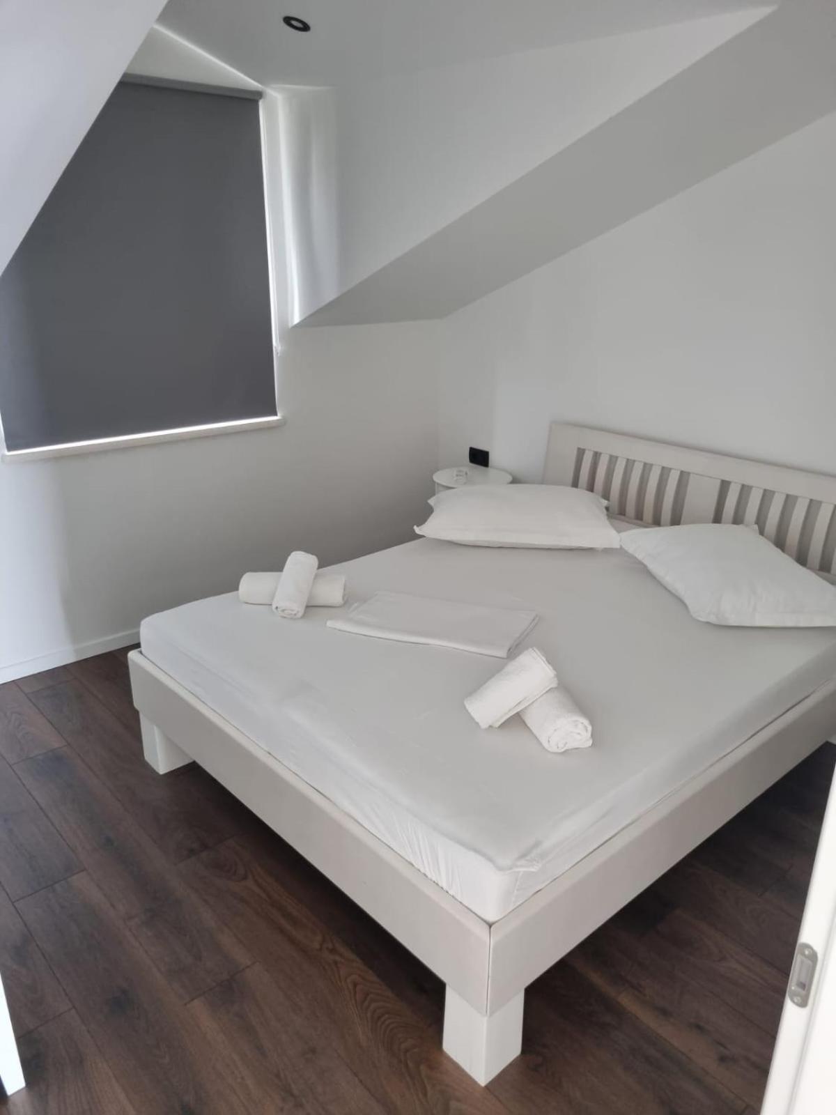 Superior Apartments Luka Бол Екстериор снимка