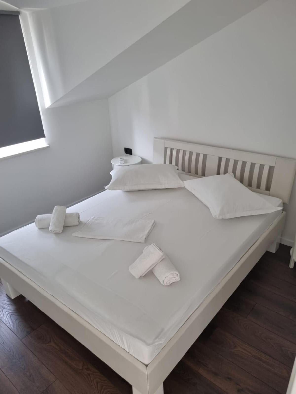 Superior Apartments Luka Бол Екстериор снимка
