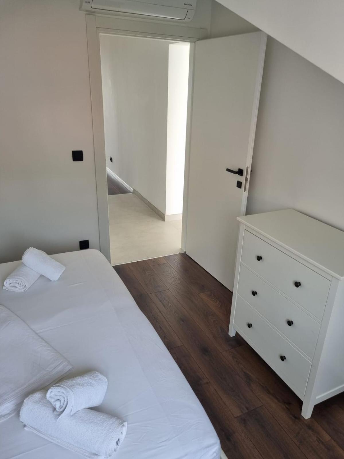 Superior Apartments Luka Бол Екстериор снимка
