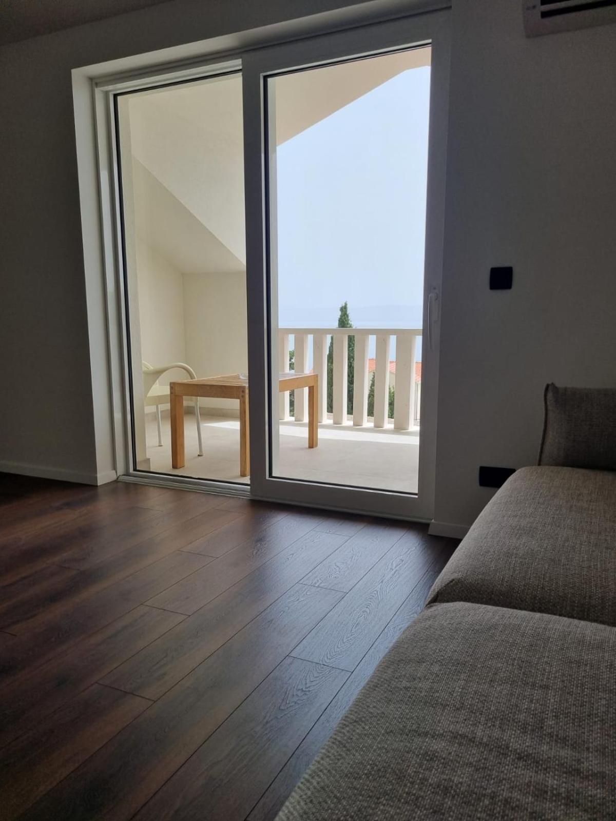 Superior Apartments Luka Бол Екстериор снимка
