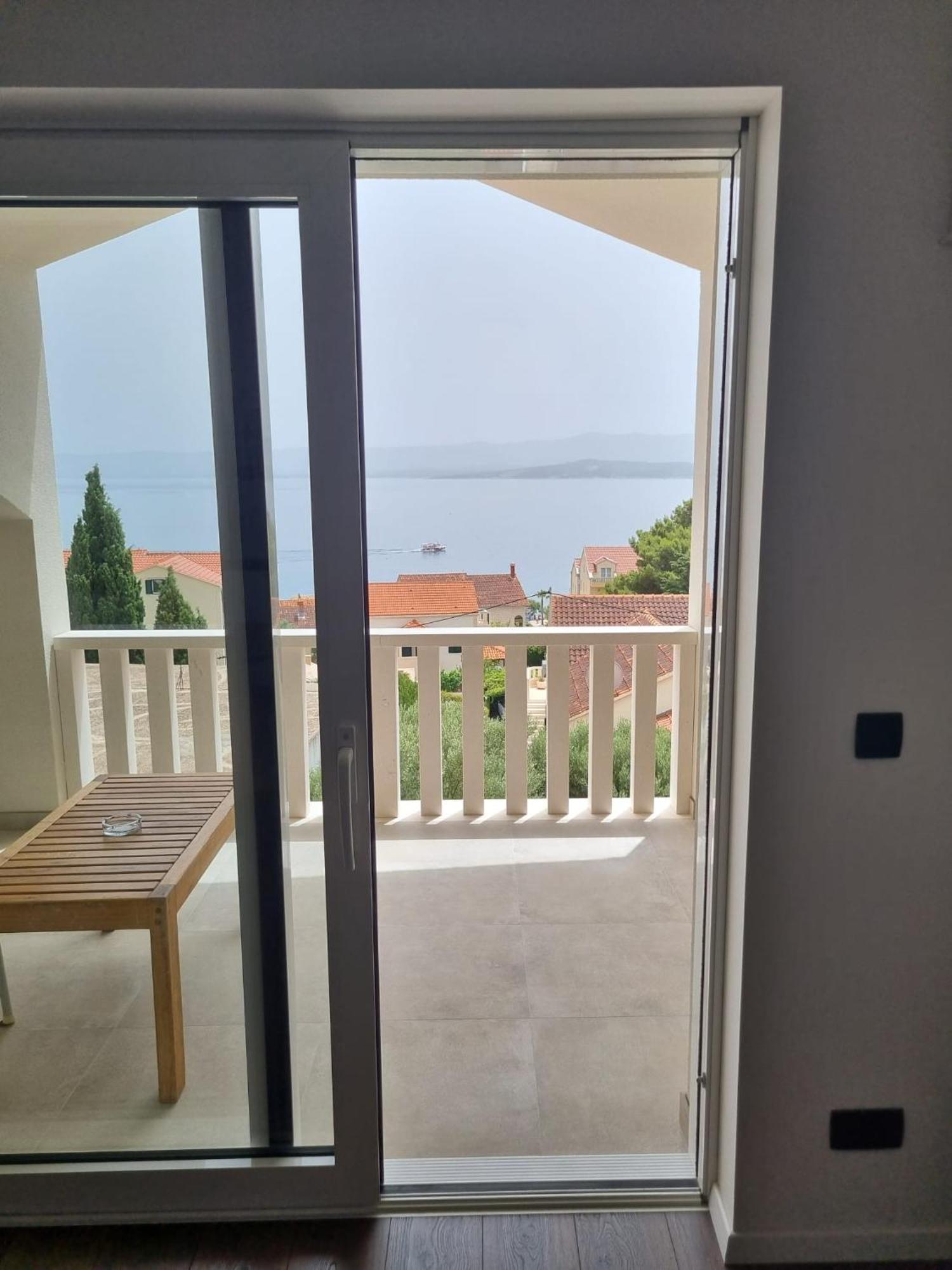 Superior Apartments Luka Бол Екстериор снимка