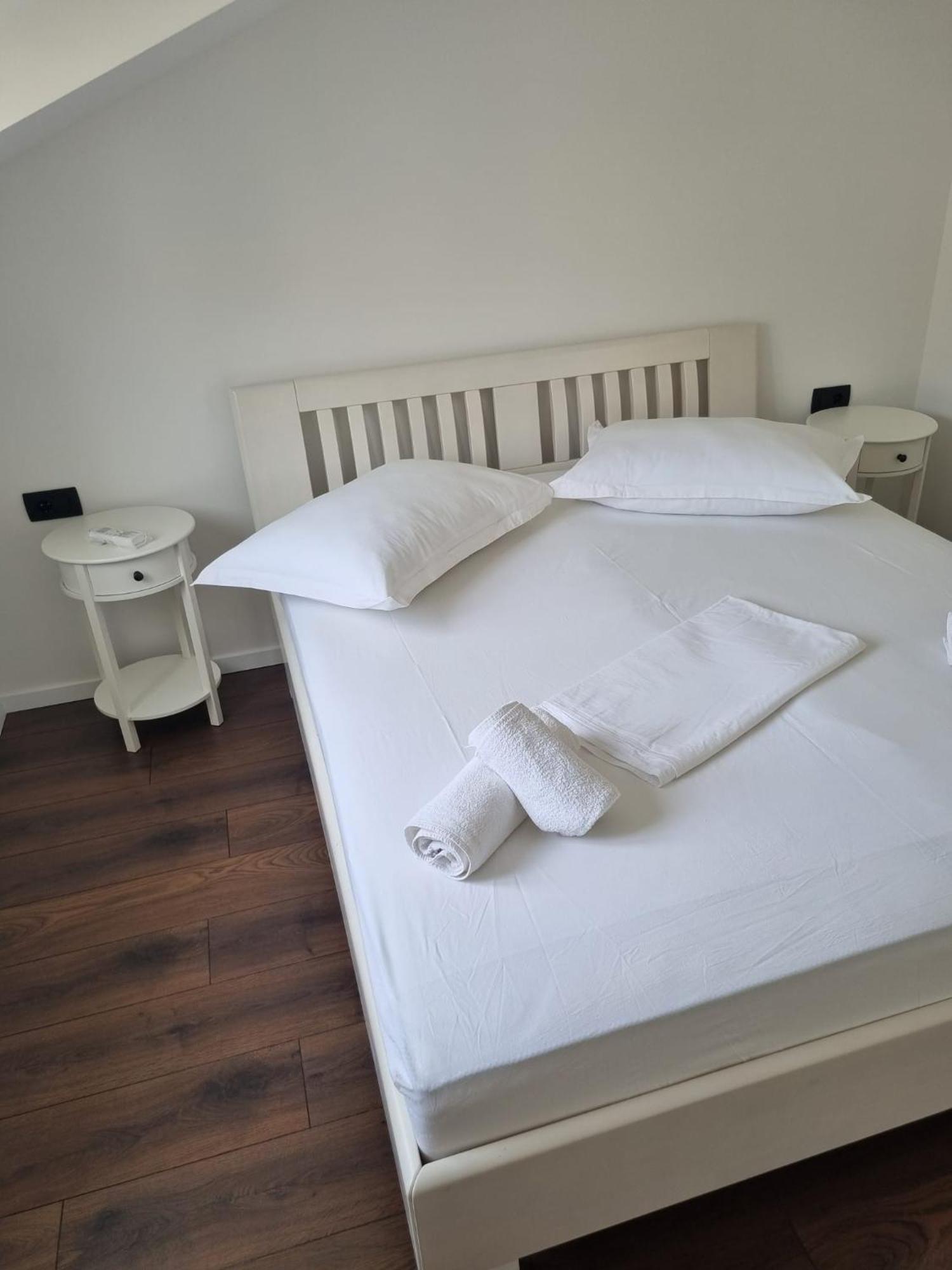 Superior Apartments Luka Бол Екстериор снимка