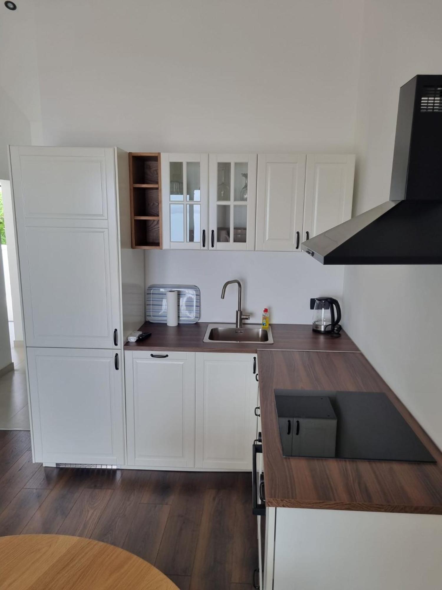 Superior Apartments Luka Бол Екстериор снимка